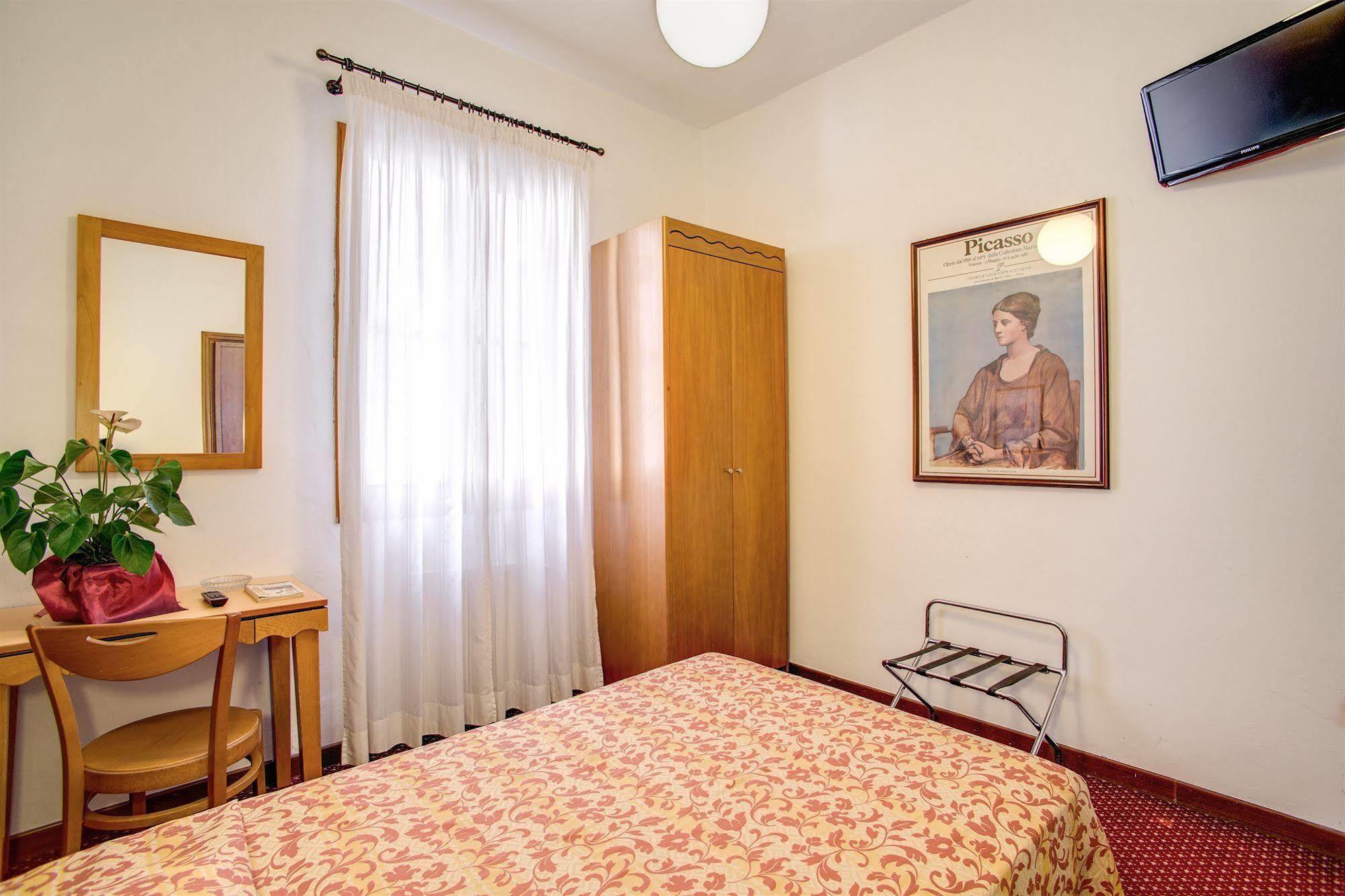 Hotel Nuova Italia Florenz Exterior foto